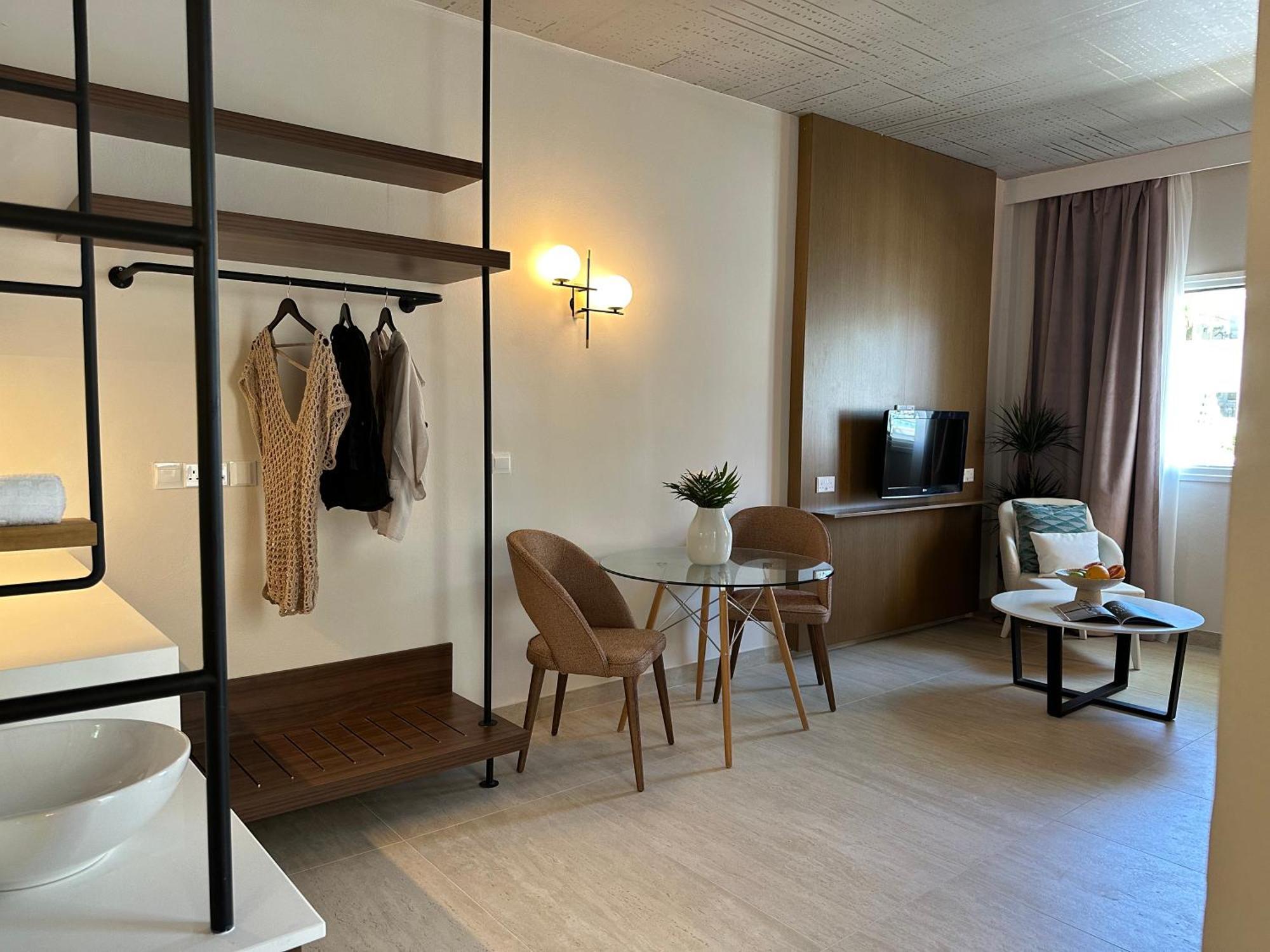 King Jason Paphos - Designed For Adults By Louis Hotels Luaran gambar