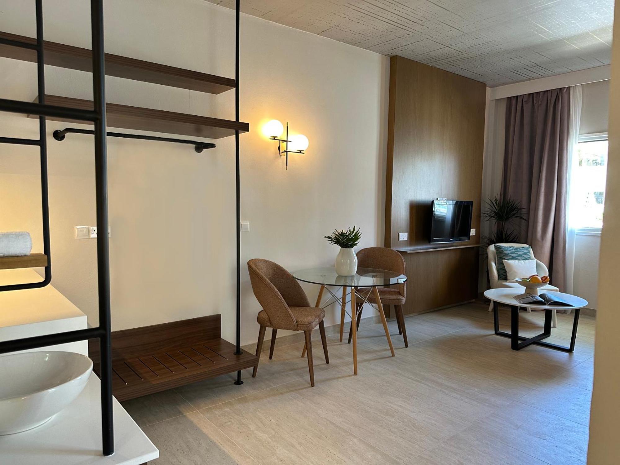 King Jason Paphos - Designed For Adults By Louis Hotels Luaran gambar